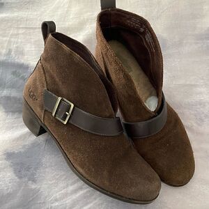 UGG Wright Belted Bootie Women Size 9